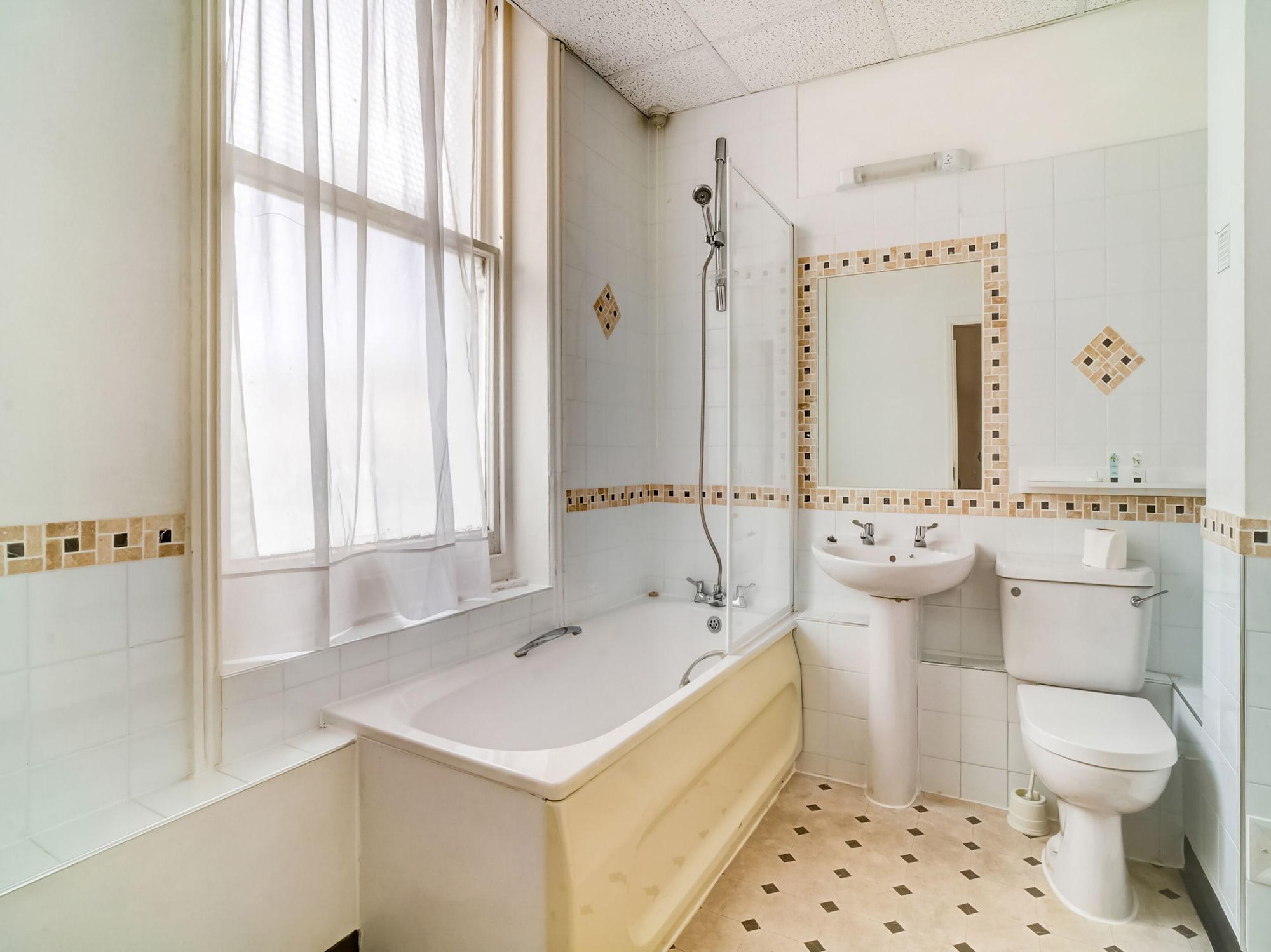 Oyo The Palm Court Hotel Истбурн Экстерьер фото