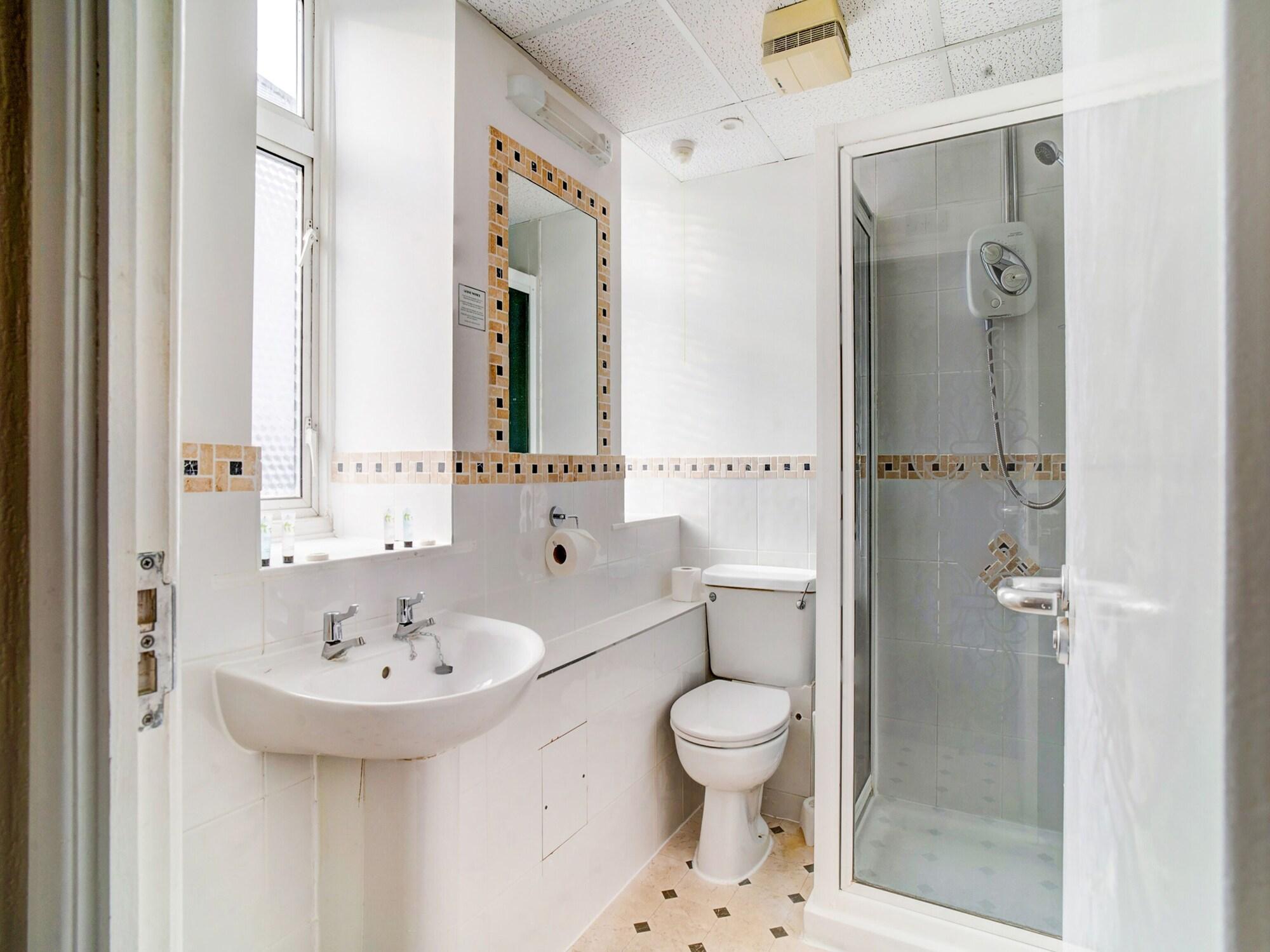 Oyo The Palm Court Hotel Истбурн Экстерьер фото