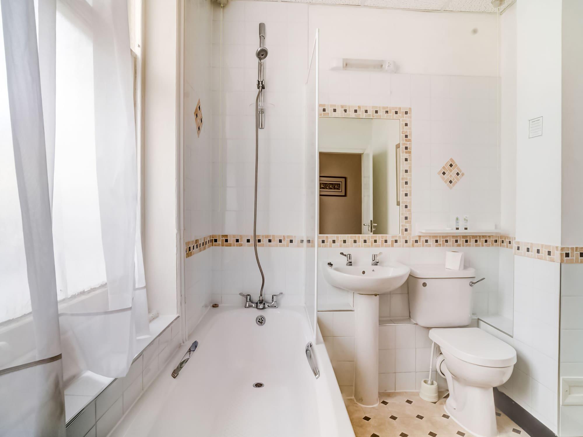 Oyo The Palm Court Hotel Истбурн Экстерьер фото